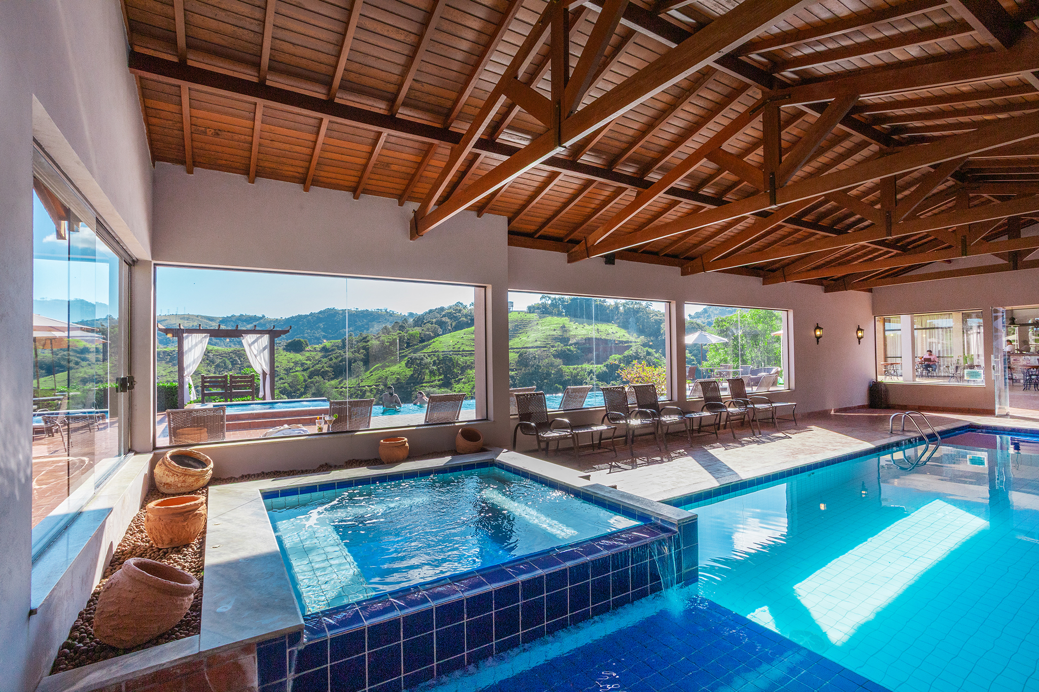 Piscina aquecida coberta